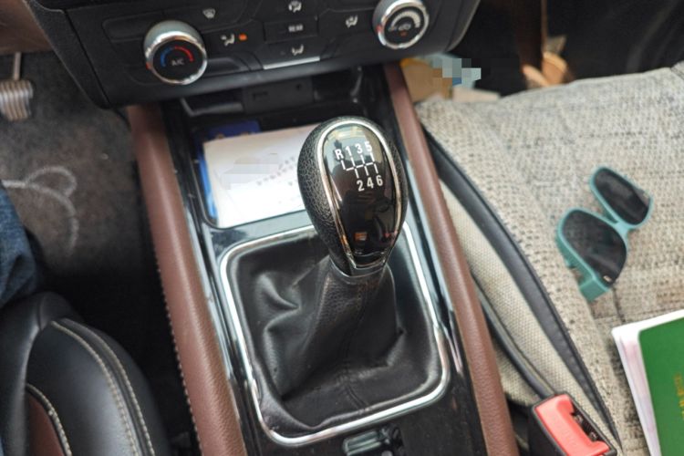 Used Dongfeng Fengon 580 2016 1.5T Manual Luxury Edition Gear Lever