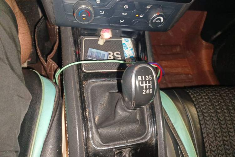 Used Dongfeng Fengon 580 2016 1.5T Manual Luxury Edition Gear Lever