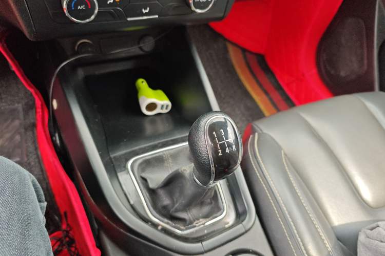 Used Dongfeng Fengon 580 2016 1.8L Manual Comfort Model Gear Lever
