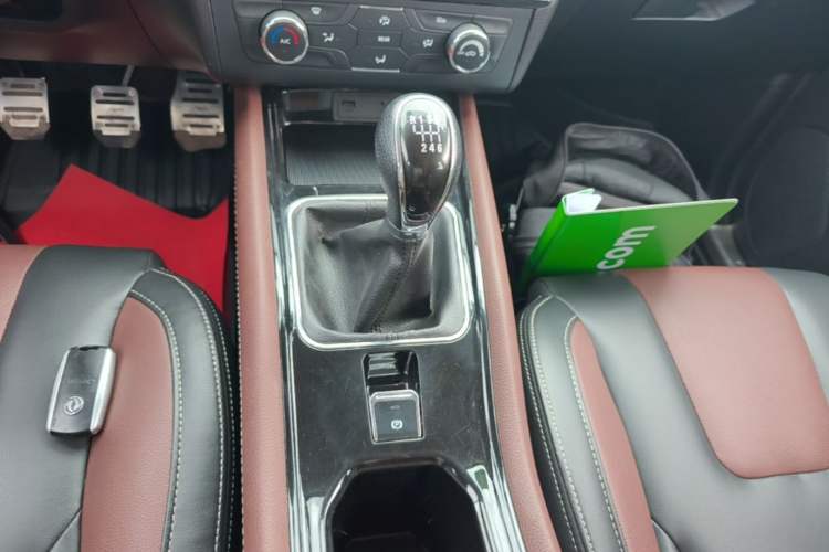 Used Dongfeng Fengon 580 2016 1.5T Manual Luxury Edition Gear Lever