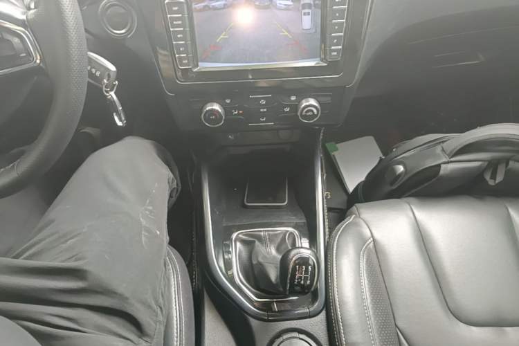 Used Dongfeng Fengon 580 2016 1.8L Manual Comfort Model Gear Lever