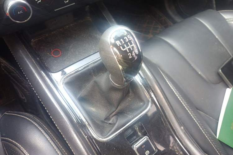 Used Dongfeng Fengon 580 2016 1.5T Manual Luxury Edition Gear Lever