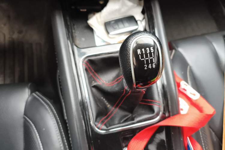 Used Dongfeng Fengon 580 2016 1.5T Manual Luxury Edition Gear Lever