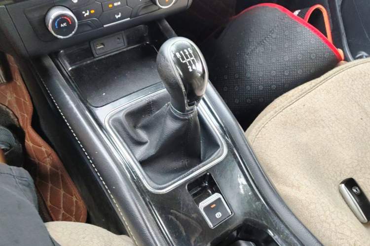Used Dongfeng Fengon 580 2016 1.5T Manual Luxury Edition Gear Lever