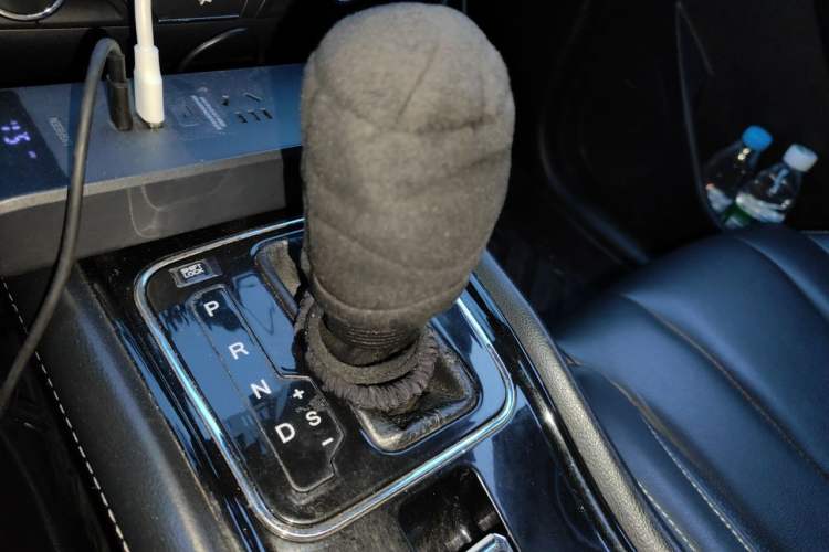Used Dongfeng Fengon 580 2016 Revised Version 1.5T CVT Luxury Edition Gear Lever