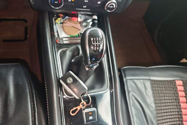 Used Dongfeng Fengon 580 2016 1.5T Manual Luxury Edition Gear Lever