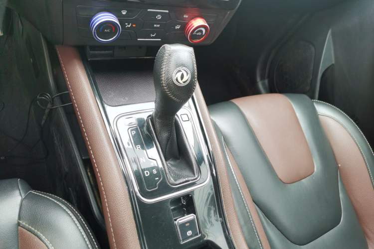 Used Dongfeng Fengon 580 2016 Revised Version 1.5T CVT Luxury Edition Gear Lever