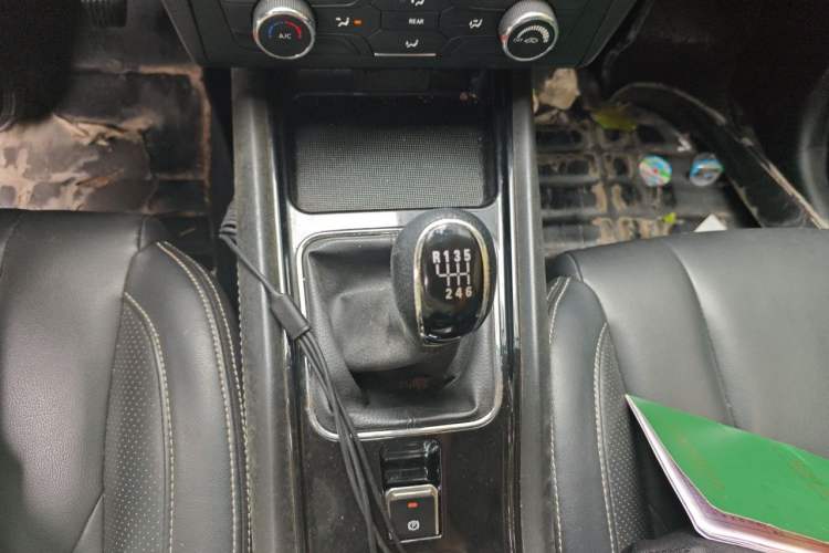 Used Dongfeng Fengon 580 2016 1.5T Manual Luxury Edition Gear Lever