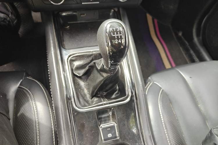 Used Dongfeng Fengon 580 2016 1.5T Manual Luxury Edition Gear Lever