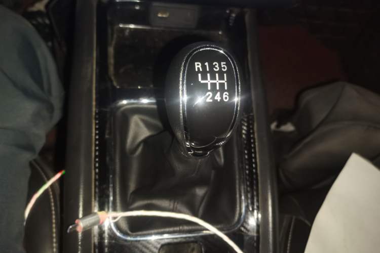 Used Dongfeng Fengon 580 2016 1.5T Manual Luxury Edition Gear Lever