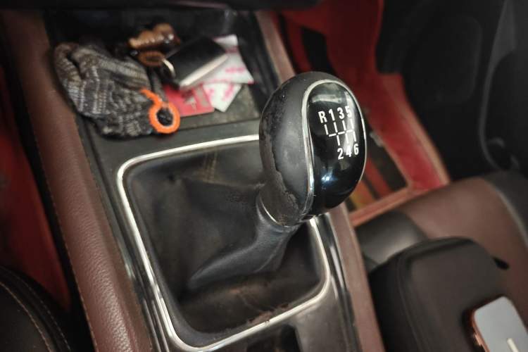Used Dongfeng Fengon 580 2016 1.5T Manual Luxury Edition Gear Lever