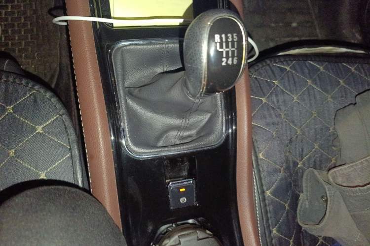 Used Dongfeng Fengon 580 2016 1.5T Manual Luxury Edition Gear Lever
