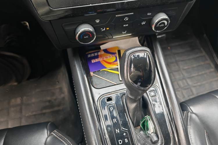Used Dongfeng Fengon 580 2016 Revised Version 1.5T CVT Luxury Edition Gear Lever
