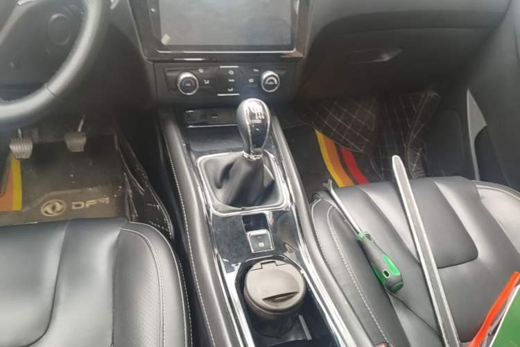 Used Dongfeng Fengon 580 2016 1.5T Manual Luxury Edition Gear Lever