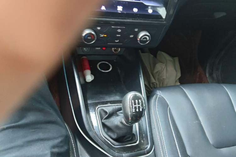 Used Dongfeng Fengon 580 2016 1.8L Manual Comfort Model Gear Lever