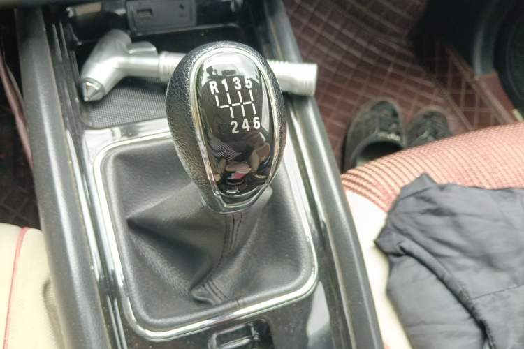 Used Dongfeng Fengon 580 2016 1.5T Manual Luxury Edition Gear Lever