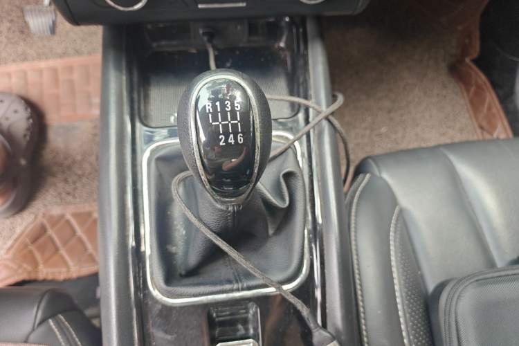 Used Dongfeng Fengon 580 2016 1.5T Manual Luxury Edition Gear Lever