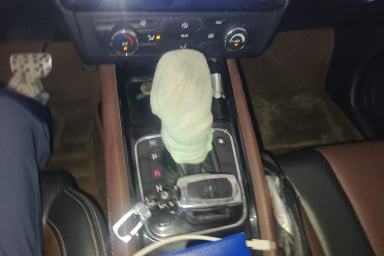 Used Dongfeng Fengon 580 2016 Revised Version 1.5T CVT Luxury Edition Gear Lever