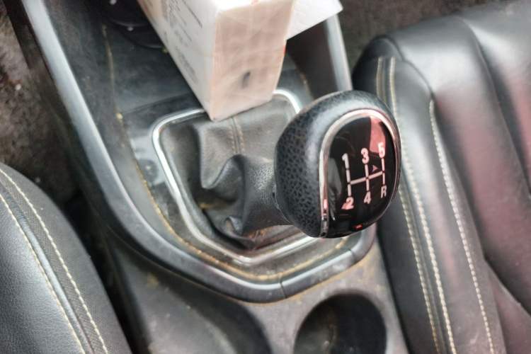 Used Dongfeng Fengon 580 2016 1.8L Manual Comfort Model Gear Lever