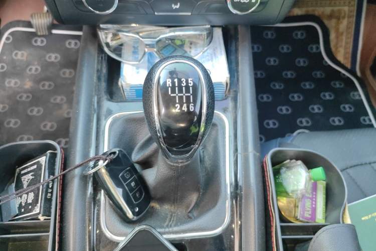 Used Dongfeng Fengon 580 2016 1.5T Manual Luxury Edition Gear Lever