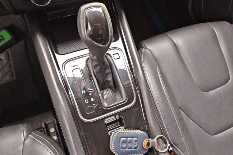 Used Dongfeng Fengon 580 2016 Revised Version 1.5T CVT Luxury Edition Gear Lever