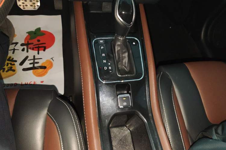 Used Dongfeng Fengon 580 2016 Revised Version 1.5T CVT Luxury Edition Gear Lever