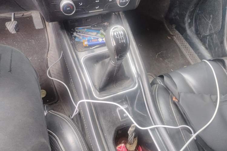 Used Dongfeng Fengon 580 2016 1.5T Manual Luxury Edition Gear Lever