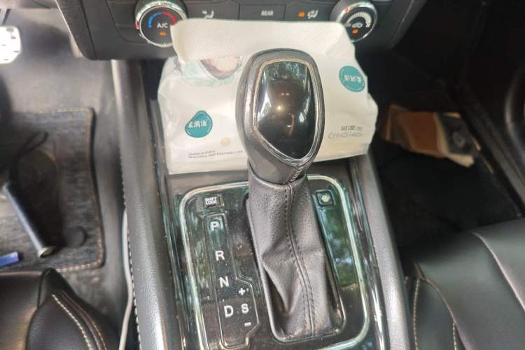 Used Dongfeng Fengon 580 2016 Revised Version 1.5T CVT Luxury Edition Gear Lever