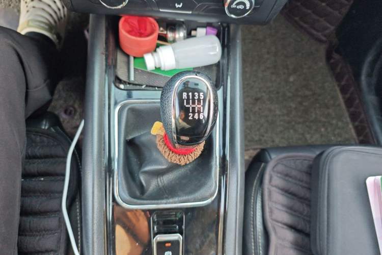 Used Dongfeng Fengon 580 2016 1.5T Manual Luxury Edition Gear Lever