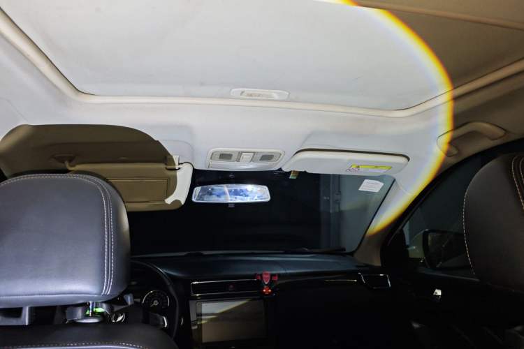 Used Dongfeng Fengon 580 2016 1.5T Manual Luxury Edition Headliner