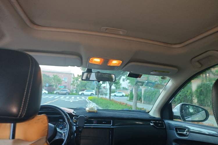 Used Dongfeng Fengon 580 2016 1.5T Manual Luxury Edition Headliner