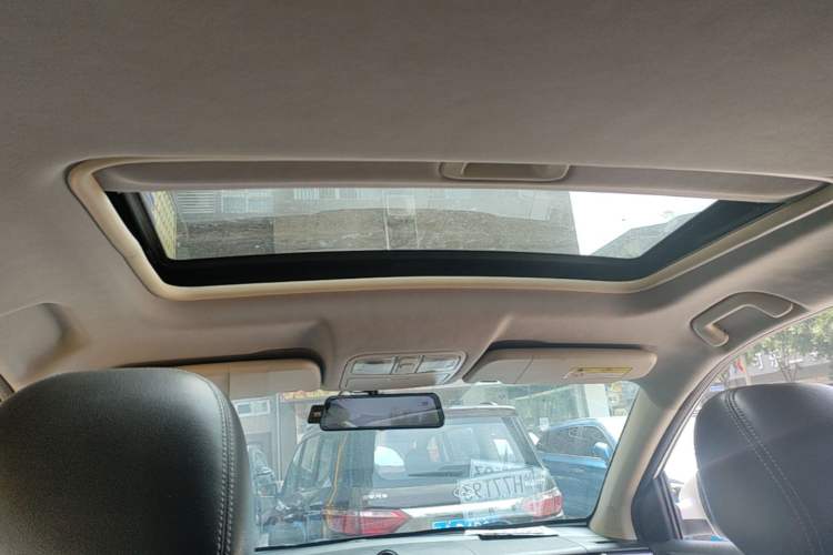 Used Dongfeng Fengon 580 2016 Revised Version 1.5T CVT Luxury Edition Headliner