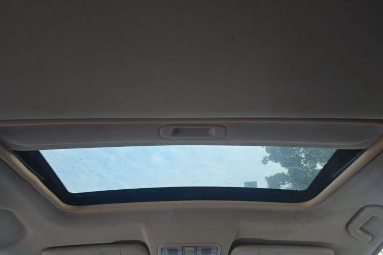Used Dongfeng Fengon 580 2016 1.5T Manual Luxury Edition Headliner