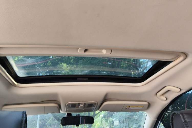 Used Dongfeng Fengon 580 2016 1.5T Manual Luxury Edition Headliner
