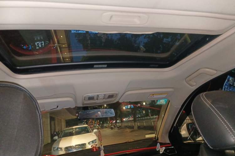 Used Dongfeng Fengon 580 2016 1.5T Manual Luxury Edition Headliner