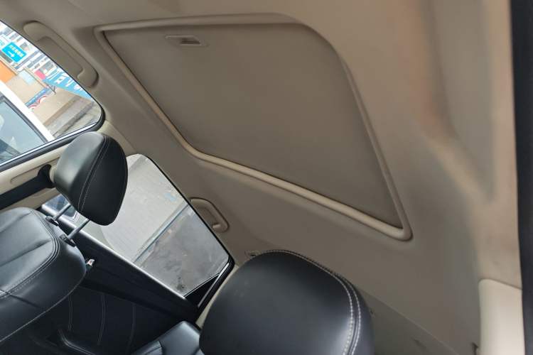 Used Dongfeng Fengon 580 2016 1.8L Manual Comfort Model Headliner