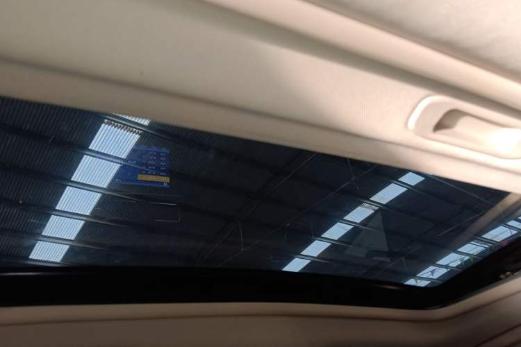 Used Dongfeng Fengon 580 2016 Revised Version 1.5T CVT Luxury Edition Headliner