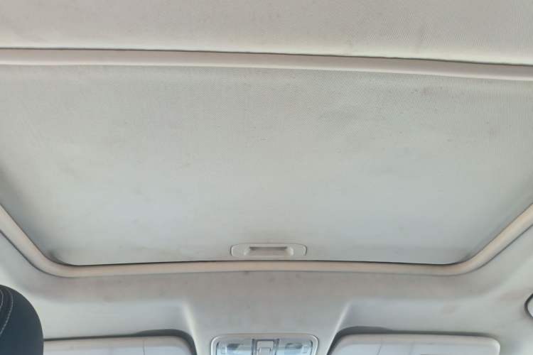 Used Dongfeng Fengon 580 2016 1.5T Manual Luxury Edition Headliner