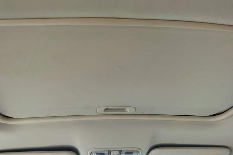 Used Dongfeng Fengon 580 2016 1.5T Manual Luxury Edition Headliner