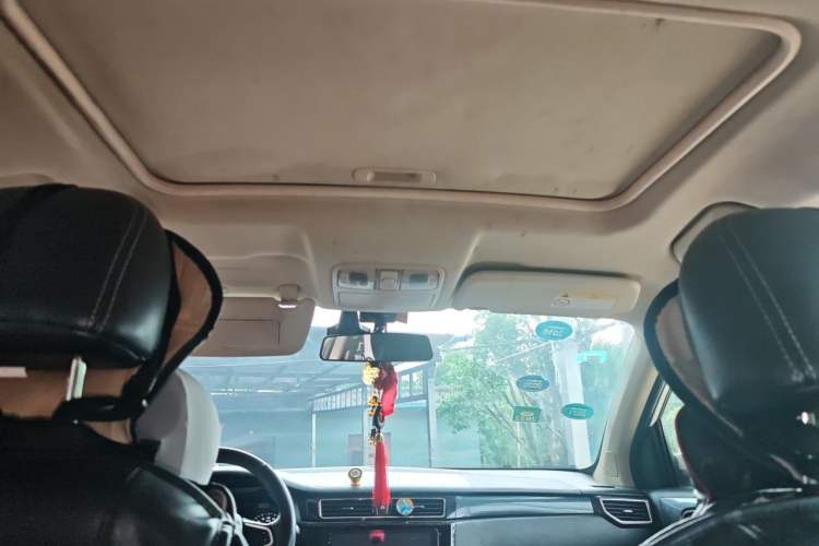 Used Dongfeng Fengon 580 2016 1.5T Manual Luxury Edition Headliner