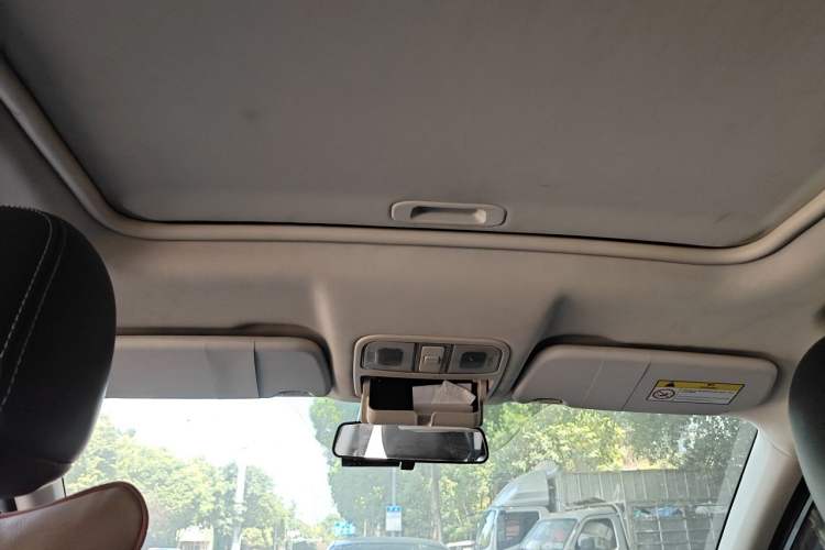 Used Dongfeng Fengon 580 2016 1.5T Manual Luxury Edition Headliner