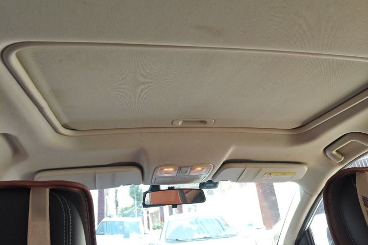 Used Dongfeng Fengon 580 2016 1.5T Manual Luxury Edition Headliner
