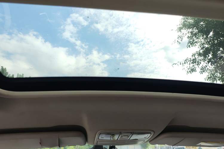 Used Dongfeng Fengon 580 2016 1.5T Manual Luxury Edition Headliner