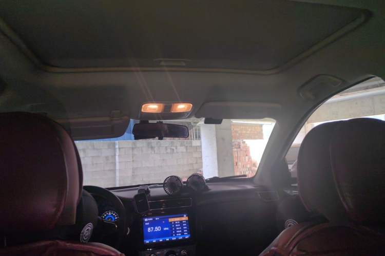 Used Dongfeng Fengon 580 2016 1.5T Manual Comfort Model Headliner