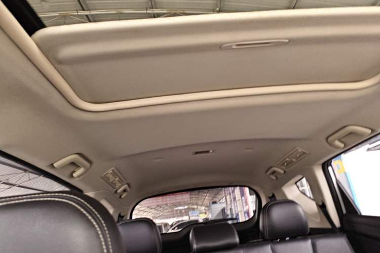Used Dongfeng Fengon 580 2016 Revised Version 1.5T CVT Luxury Edition Headliner
