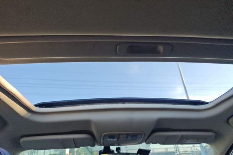Used Dongfeng Fengon 580 2016 1.5T Manual Luxury Edition Headliner