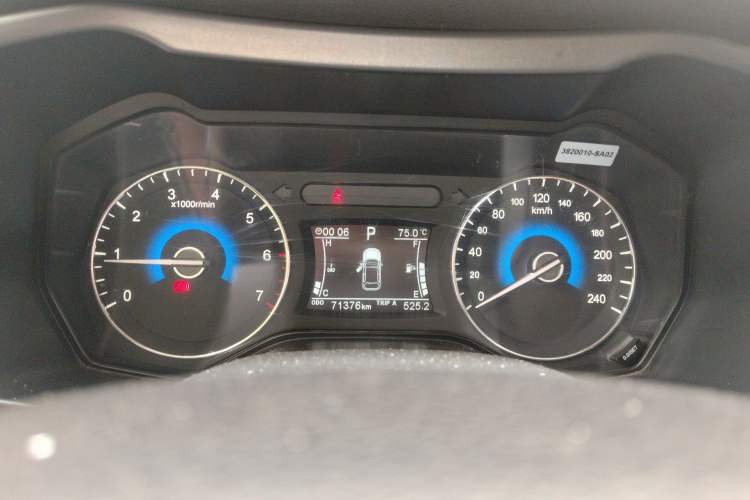 Used Dongfeng Fengon 580 2016 Revised Version 1.5T CVT Luxury Edition Instrument Cluster