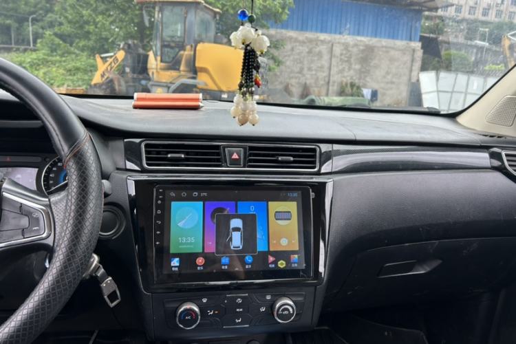 Used Dongfeng Fengon 580 2016 1.8L Manual Comfort Model Interior 2