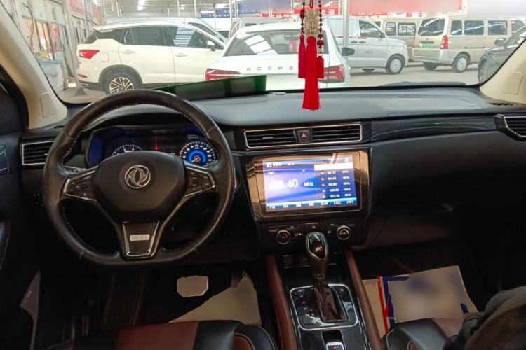 Used Dongfeng Fengon 580 2016 Revised Version 1.5T CVT Luxury Edition Interior 2