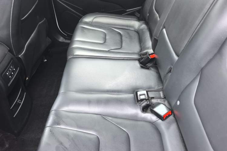 Used Dongfeng Fengon 580 2016 1.8L Manual Comfort Model Interior 2